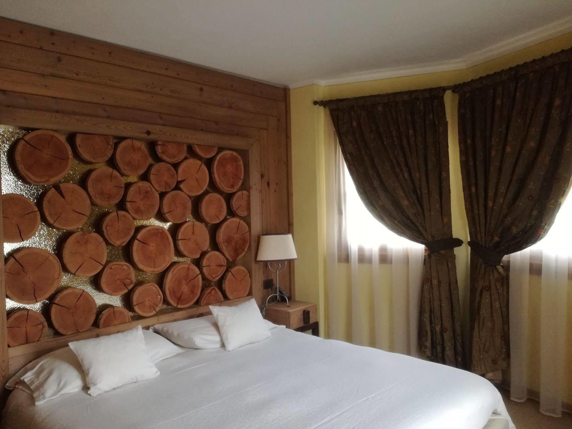 Hotel Bait De Angial Ливиньо Экстерьер фото